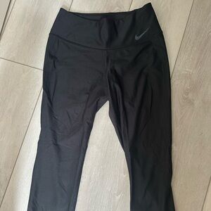 Women’s Nike Cropped Dri-FIT Black Leggings